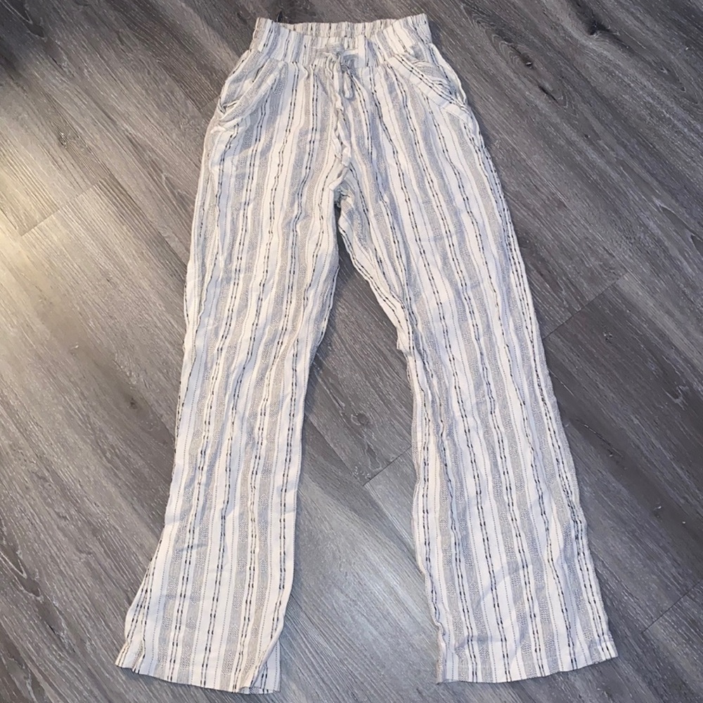 White pants with black stripes from the brand Sienna Sky!